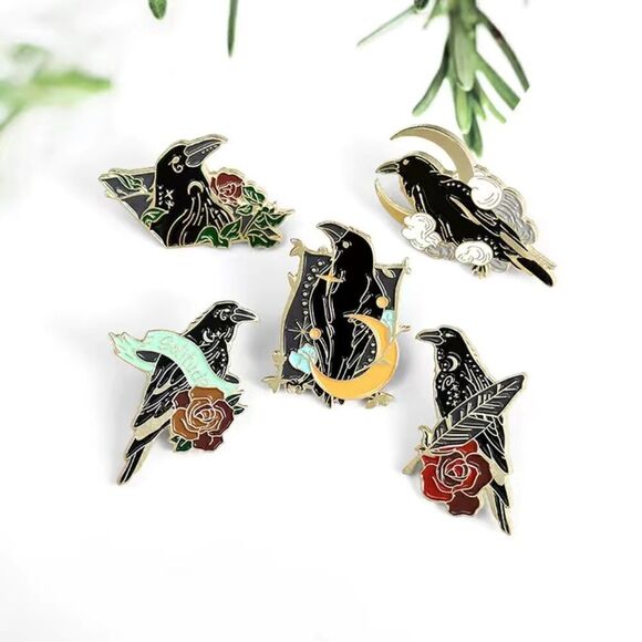 Solitude Raven enamel pin - Picture 3 of 5